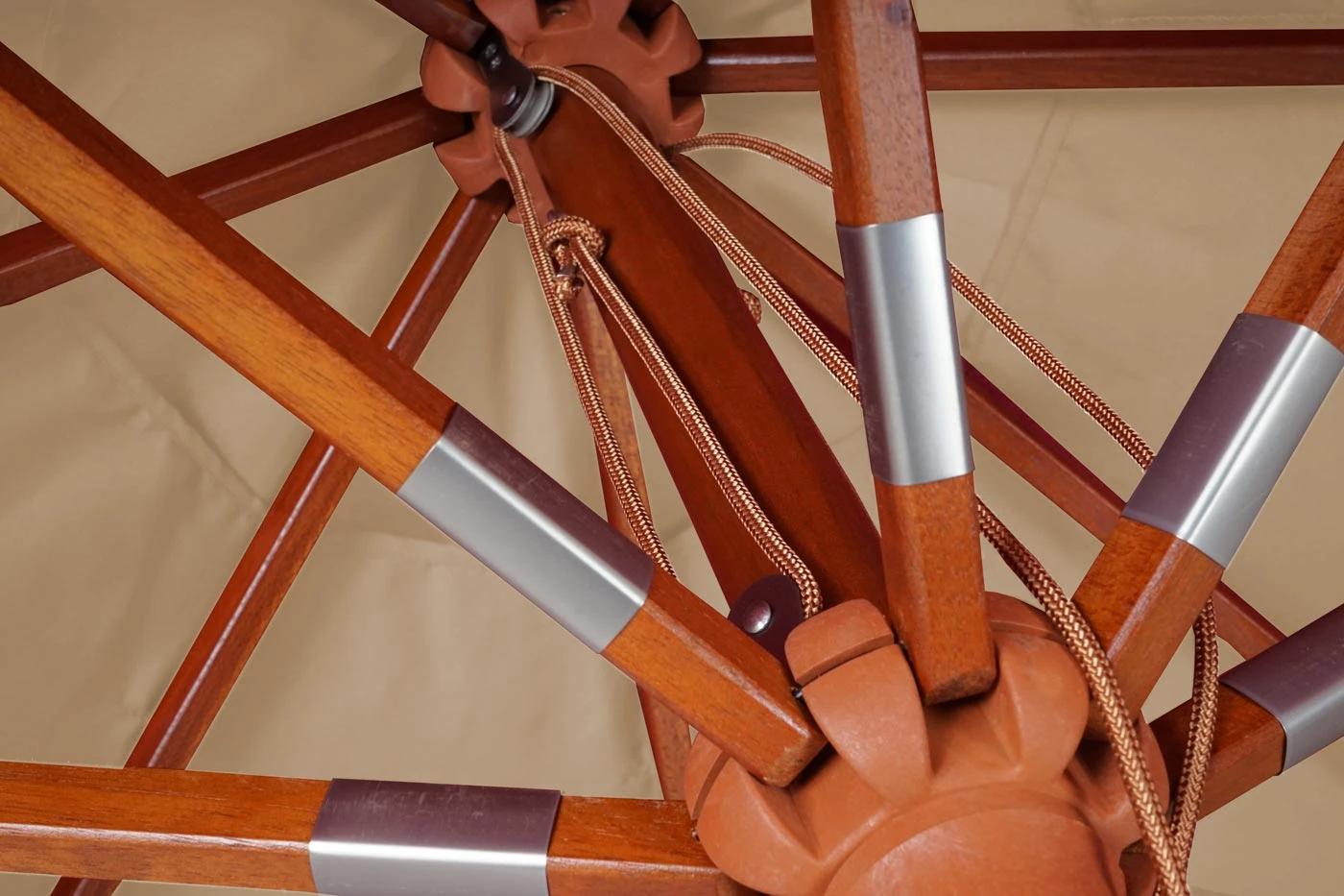 Gastronomie Holz-Sonnenschirm MCW-C57, Gartenschirm, Polyester/Holz 28kg, Eckig 4x4m Seilzug Stoßsicher ~ Creme – Bild 3